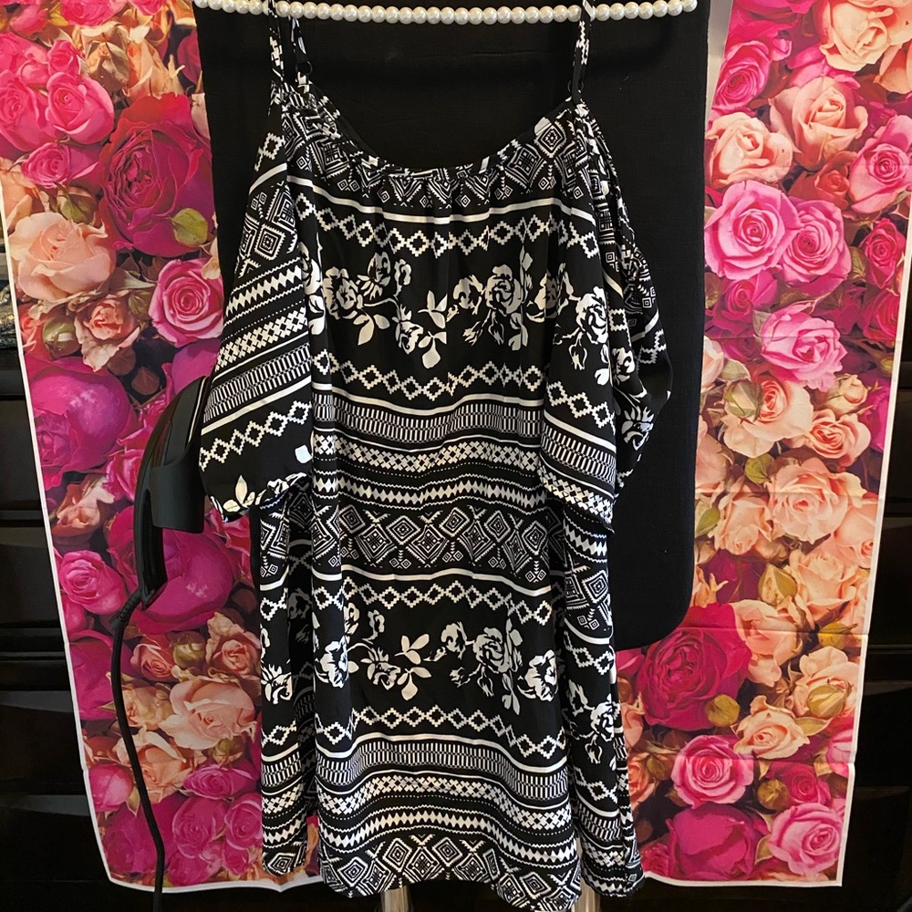 Women off shoulder dress black and white print